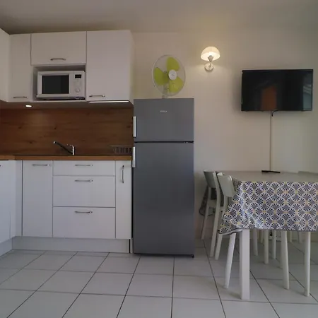 2 Pieces Cabine, Wifi, Terrasse 6m², Dernier Etage A - Fr-1-472a-230 * Sete